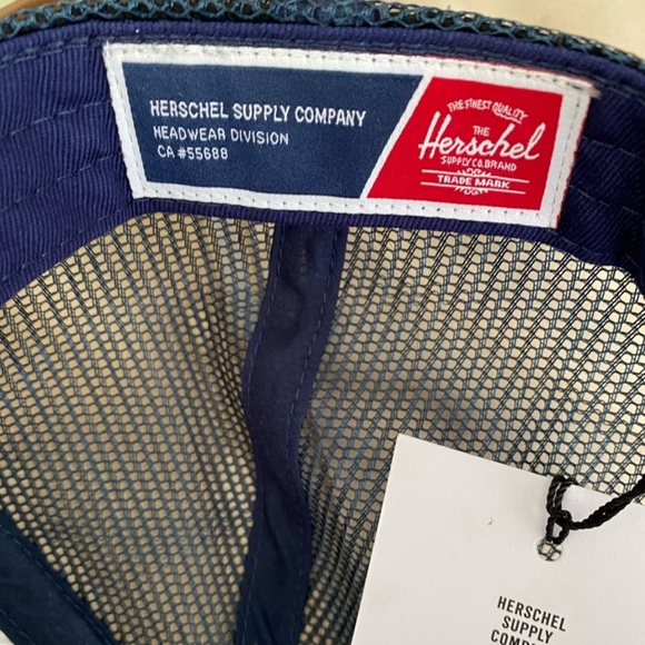 Brand New Herschel cap - Picture 2 of 4